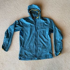 Arc’teryx lightweight windbreaker.mens L